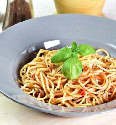 Knoblauch Tomaten Kräuter Spaghetti Rezept