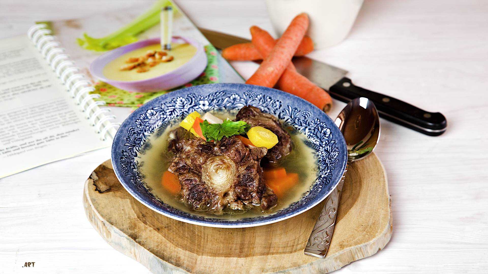 Ochsenschwanz Suppe vom Wagyu - Super Rind 100% Genuss