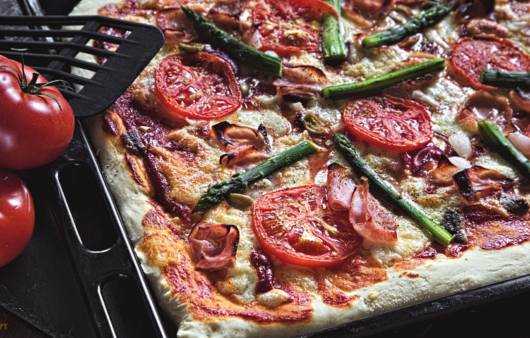 Pizza vom Blech Rezept