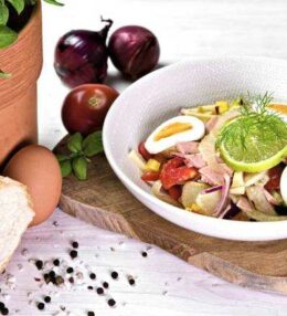 Wurstsalat, super fruchtig und erfrischend hilft er durch den Tag, echt simpel!