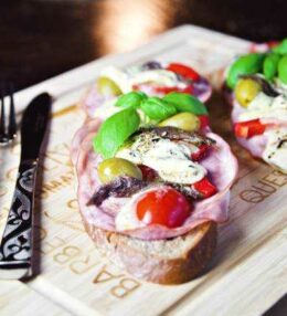warmes Antipasti Brot oder der RUMFORT Genuss, einfach für Resteverwertung!