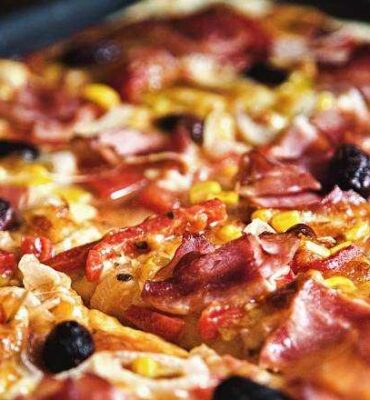 Blechpizza Prosciutto Cipolle Rezept