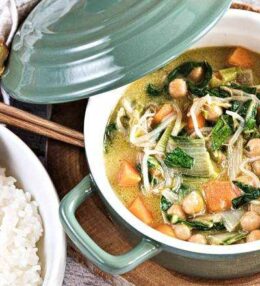 Grünes Gemüse Curry vegan und wunderbar einfach, schmackhaft und schnell gekocht!