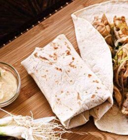 Hühnchen Tortilla, einfach blitzschnell – Asiastyle, der gerollte Genuss!