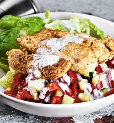 Salat mit Huehnerstreifen gegrillt Rezept