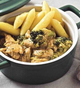 Schupfnudel Huhn Brokkoli Pfanne in Sahne-Zwiebel-Soße