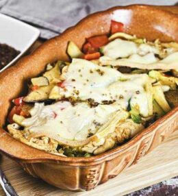 Pilzauflauf: Casseruola di funghi con pollo, formaggio raclette