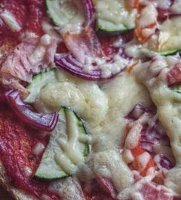 Fladenbrot Pizza, der etwas andere und einfache Snack, passt zu jeder Zeit!