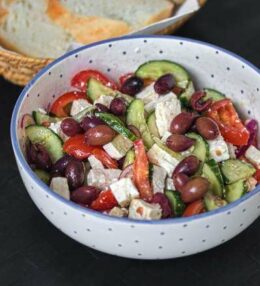 Griechischer Salat, Beilage oder Hauptgericht, Sommer Sonne Sonnenschein!