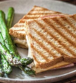 Toast, der unterschätzte Fast Food Klassiker, mit Spargel, einfach nicht normal!