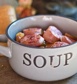 Letscho Suppe mit Bratwursteinlage, der pikante Suppengenuss 2.0