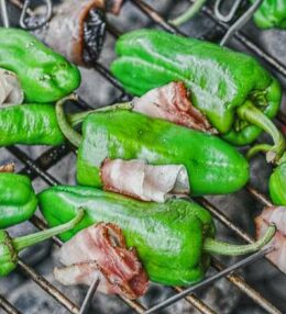 Gegrillte Paprika mit Speck, die schnelle Beilage, wunderbar einfach!