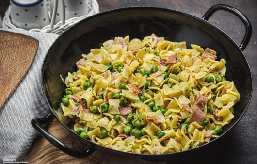 Schinken Nudeln mit Erbsen Rezept