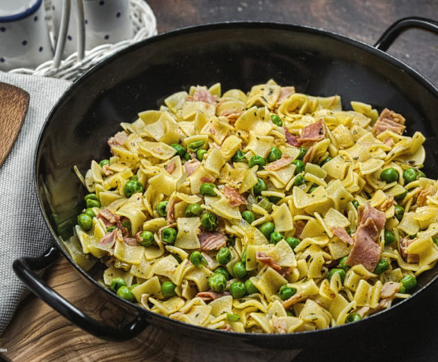 Schinken Nudeln mit Erbsen Rezept