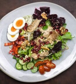 Hühnersalat, fruchtig, vitaminreich, wohlschmeckend, so haben wir es gern!