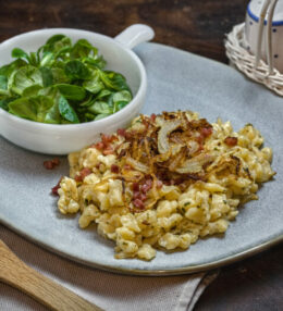 Käsespätzle, Genuss mit Speck und Zwiebel, einfach schnell