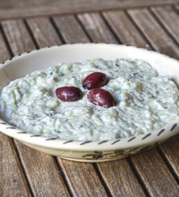 Tsatsiki, der Klassiker, Beilage zu Fleisch, Fisch oder nur mit Brot genießen