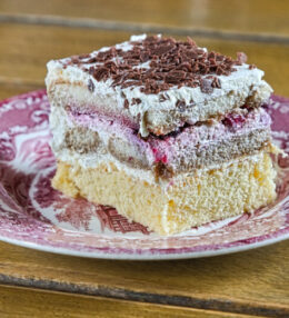 Mascarpone Biskuit Schnitte, der Kuchentraum aus Mutters Rezeptbuch!