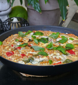 Pasta Frittata drei Käse hoch, so einfach, vegetarischer Genuss aus der Pfanne!