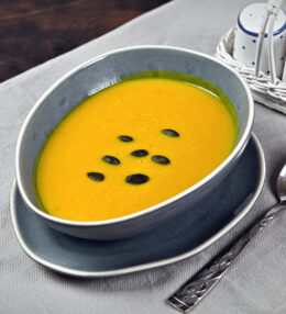 Kürbis Creme Suppe mit Pfiff und Würze, einfach zubereitet und gesund!