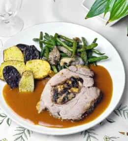 gefüllter Schweinebraten, Festtagsbraten oder einfach so! Füllung einmal anders.