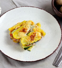 Kartoffel Zucchini Zwiebel Gratin, mit oder ohne Wursteinlage ein Genuss!