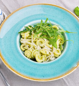 Pasta mit Basilikum Pesto und frischem Rucola, Cappelletti ganz einfach!