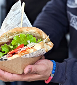 Pljeskavica Burger, Genuss vom Grill, einfach und super lecker, von mild bis scharf!