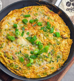 Zucchini Speck Omlette, aromatische und pikante Gewürze, einfach und schnell!