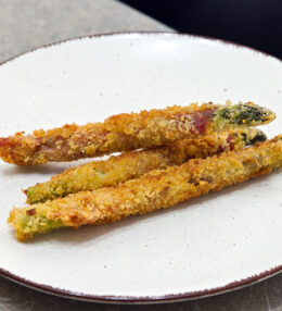 Gebackener Prosciutto Spargel in der Panko Knusperpanade, einfach genial!