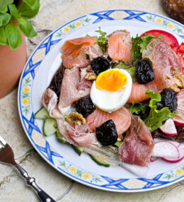 Prosciutto Lachs Salat, ein sommerliches Surf and Turf, erfrischend anders gemacht!