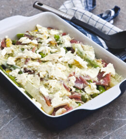 Spargel Schupfnudel Auflauf mit Prosciutto, der grün-weiße Spargelgenuss aus dem Ofen