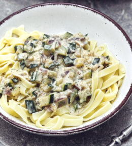 Tagliatelle Zucchini Soße, so einfach, so gut, für alle Tage ein Genuss ohne Fleisch!