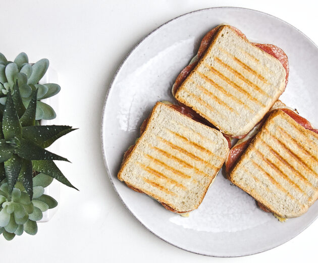 Puszta Toast mit Salami Rezept