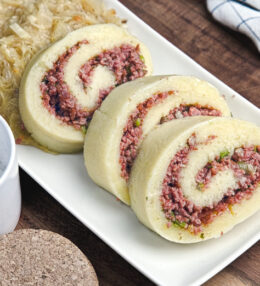 Kartoffelroulade mit Wurstfüllung, absolut gut, fertig in 70 Minuten, ein Genuss!