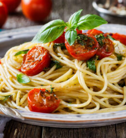 Knoblauch Spaghetti mit Tomaten, geröstet, einfach und gelingsicher, fertig in 25 Minuten