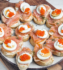 Lachsbrötchen, unser Klassiker für viele Anlässe, absolut gut, fertig in 20 Minuten!