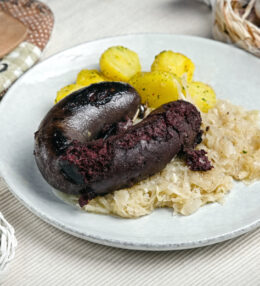 gebratene Blutwurst mit Sauerkraut und Butterkartoffel, fertig in 30 Minuten!