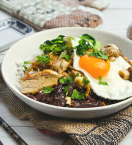 Bibimbap mit Huhn, Gaumenschmaus aus Korea, ganz einfach, fertig in 40 Minuten!