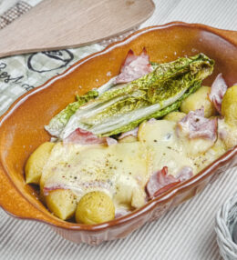 Gnocchi Cacio e Pepe, überbackener Genuss mit Schinken, Salatherzen, fertig in 15 Minuten