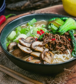 Miso Nudeln mit Hackfleisch, schnell, schmackhaft, fertig in 25 Minuten, genial gut!