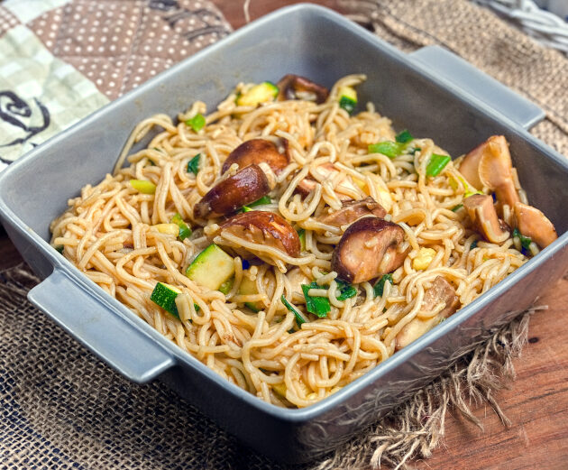 Gebratene Spaghettini mit Pilzen Rezept, gebratene Nudeln mit Pilzen