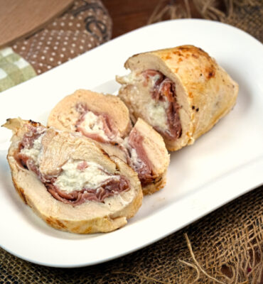 Hühnerroulade mit Schinken Ricotta Füllung