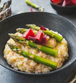 Rhabarber Risotto mit grünem Spargel, einfach gemacht, perfekt kombiniert!