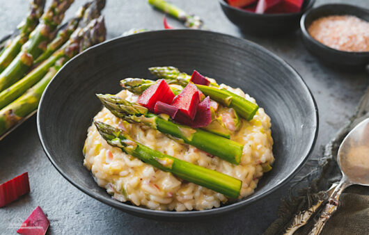 Rhabarber Risotto mit grünem Spargel Rezept