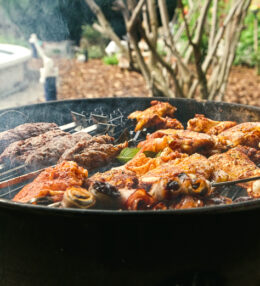 Angrillen Ideen für die erste Glut am 1. Mai, Familientradition mit einfachem Grillgut!