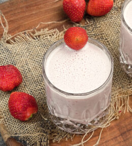 Erdbeer Kefir, ein Genuss für jede Tageszeit, fertig in 10 Minuten, ganz einfach!