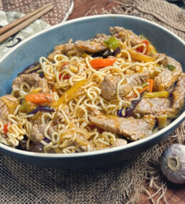 Filet aus dem Wok, Schwein, Nudeln, Gemüse, schnelle Verwertungsküche ganz einfach!