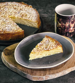 Birnenkuchen mit Mandeln, fertig in 60 Minuten, einfach und optimal zu Kaffee!