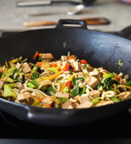Udon Gemüse Wok mit Tofu, fertig in 20 Minuten, veganer Genuss für alle Tage!